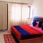 Shree Radhe Shyam Homestay - Walkable Distance To Sri Kashi Vishwanath Temple And Ganga Aarti