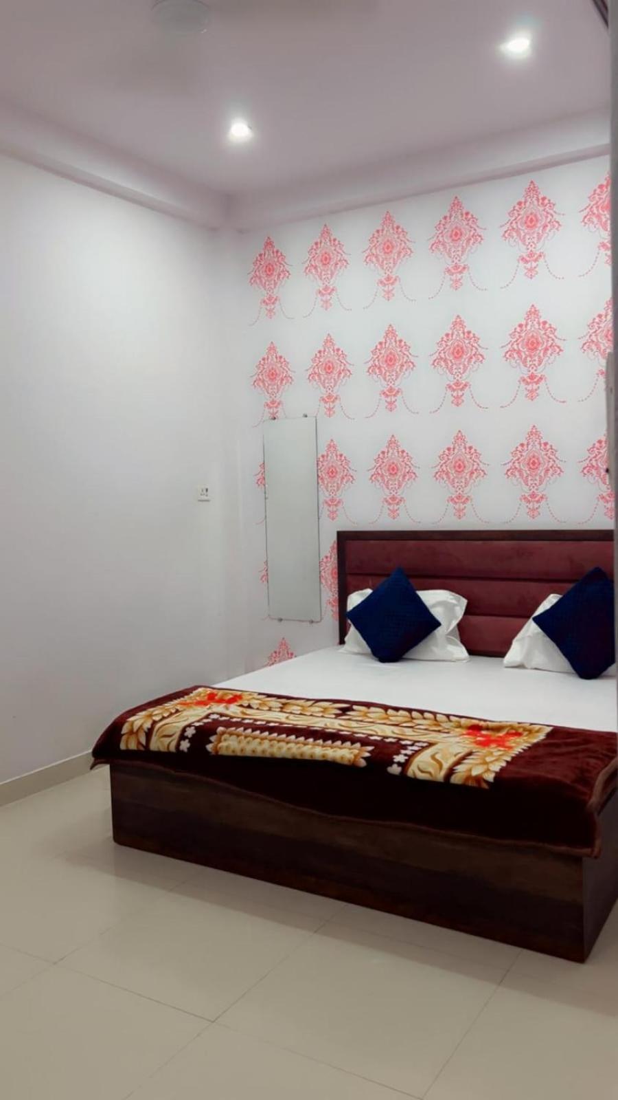 Shree Radhe Shyam - Walkable Distance To Sri Kashi Vishwanath Temple And Ganga Aarti Apartment