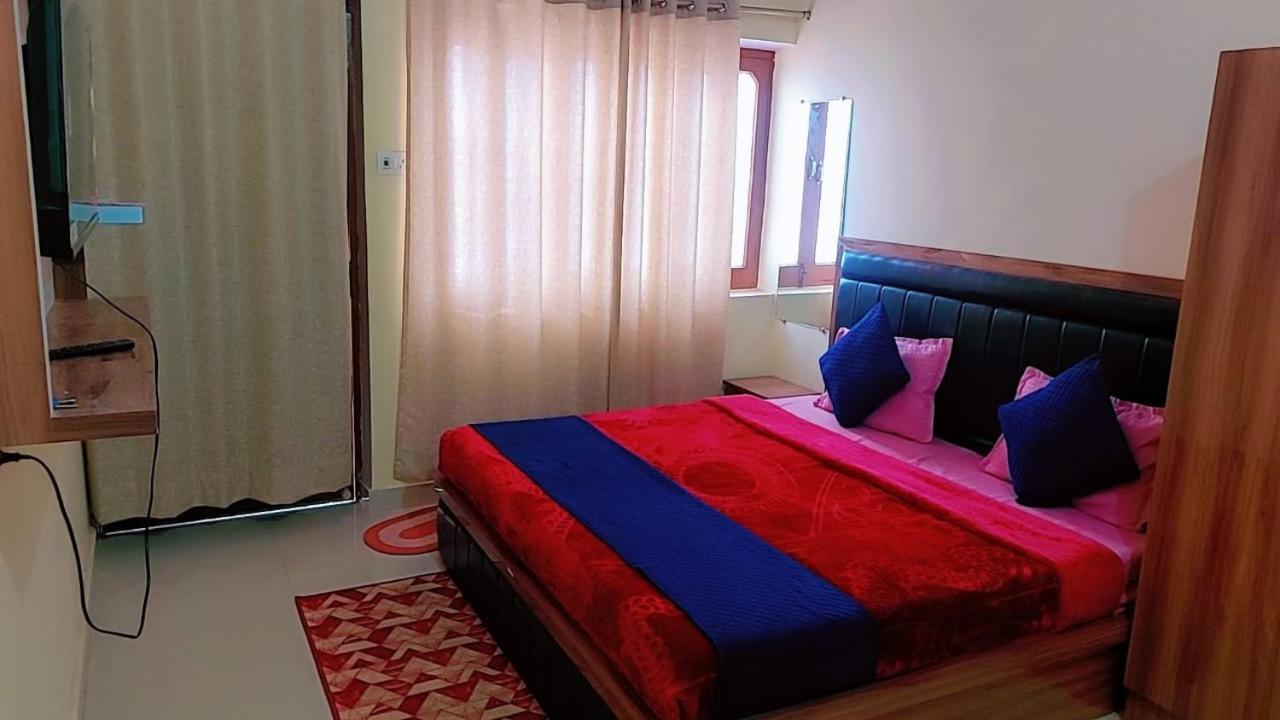 Apartment Shree Radhe Shyam - Walkable Distance To Sri Kashi Vishwanath Temple And Ganga Aarti Varanasi